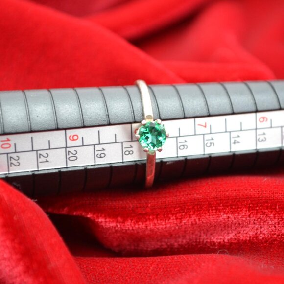 Vintage Sterling Silver 925 Green Stone Statement Ring Size 8 Bold Retro - Picture 7 of 7